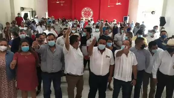 Ya que los productores rurales han sido marginados, se organizaron para tener su propio representante Ya que los productores rurales han sido marginados, se organizaron para tener su propio representante