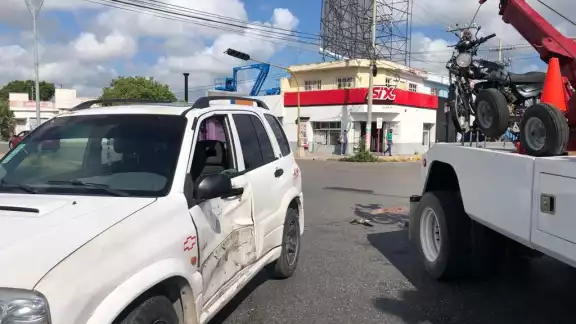 Losvehpiclos involucrados en el accidente en Cancún, terminaron en el corralón de Tránsito Municipal al no haber acuerdo entre sus conductores Losvehpiclos involucrados en el accidente en Cancún, terminaron en el corralón de Tránsito Municipal al no haber acuerdo entre sus conductores