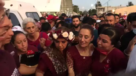 La Jefa de Gobierno de la CDMX agradeció a los locales por su recibimiento La Jefa de Gobierno de la CDMX agradeció a los locales por su recibimiento