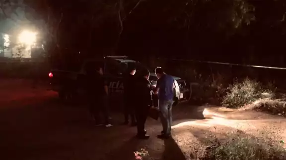 El cuerpo presentaba signos de violencia y tenía las manos amarradas El cuerpo presentaba signos de violencia y tenía las manos amarradas
