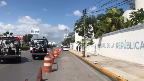 Elementos de las diversas corporaciones de Seguridad en Cancún realizaron el hallazgo de armas que dos personas tenían guardadas Elementos de las diversas corporaciones de Seguridad en Cancún realizaron el hallazgo de armas que dos personas tenían guardadas