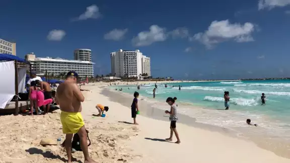 Se espera una temperatura máxima de 28 C° Se espera una temperatura máxima de 28 C°