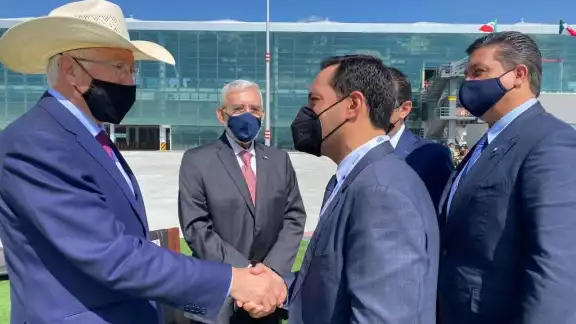 Kenneth Salazar, embajador de EU en México, se reunirá con un grupo de gobernadores del país Kenneth Salazar, embajador de EU en México, se reunirá con un grupo de gobernadores del país
