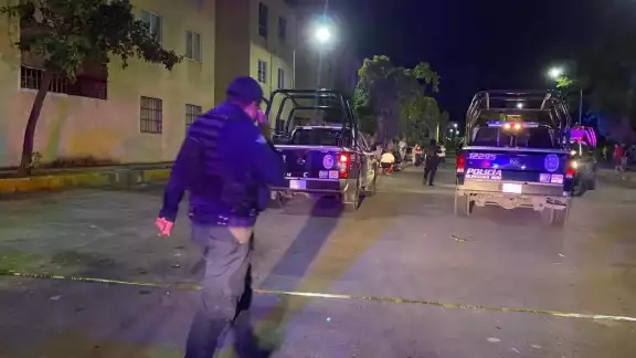 De varios balazos asesina a un hombre en el fraccionamiento Paseos del Mar, en Cancún De varios balazos asesina a un hombre en el fraccionamiento Paseos del Mar, en Cancún
