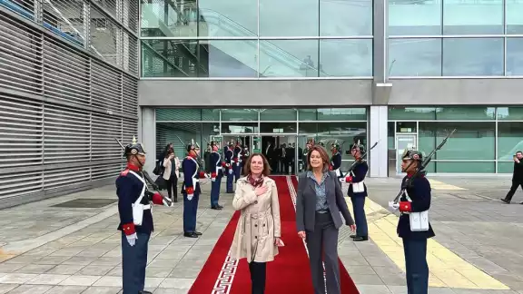 Beatriz Gutiérrez Müller y Marcelo Ebrard acuden a toma de protesta de Gustavo Petro en Colombia Beatriz Gutiérrez Müller y Marcelo Ebrard acuden a toma de protesta de Gustavo Petro en Colombia
