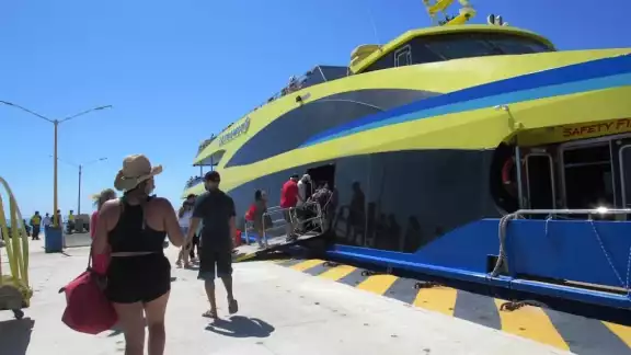 Ultramar y Winjet obligan a usuarios a aglomerarse en las ferrys por negar a trabajar de manera simultánea