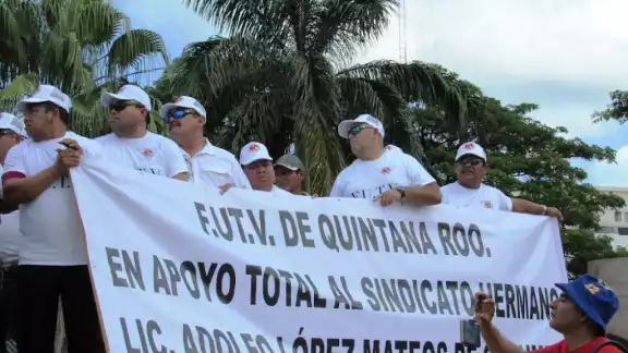El Sindicato de Taxistas de Cozumel declaró su apoyo total a los demás gremios de este servicio en Quintana Roo El Sindicato de Taxistas de Cozumel declaró su apoyo total a los demás gremios de este servicio en Quintana Roo