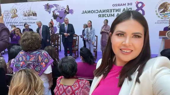Anahí González asiste al encuentro con AMLO, por motivo del Día Internacional de la Mujer
Anahí González asiste al encuentro con AMLO, por motivo del Día Internacional de la Mujer