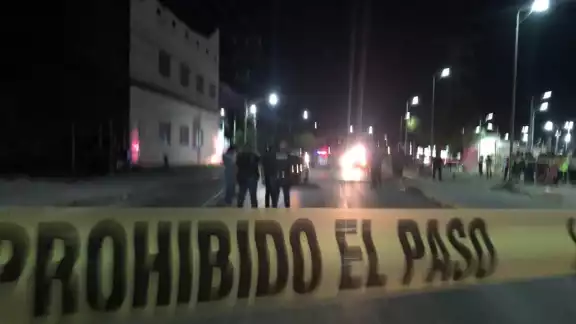 Las autoridades al ser alertadas llegaron junto con paramédicos de ambulancias privadas,