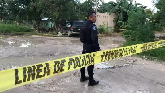 Por los casquillos dejados, al parecer el arma era una nueve milímetros Por los casquillos dejados, al parecer el arma era una nueve milímetros