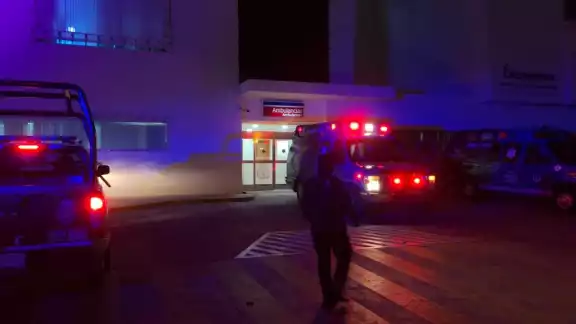 A la clínica arribaron elementos de la Policía para tomar conocimiento de lo sucedido