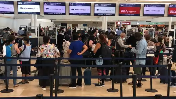 Son 10 vuelos los que presentan atrasos en el Aeropuerto Internacional de Cancún, en su mayoría a Estados Unidos Son 10 vuelos los que presentan atrasos en el Aeropuerto Internacional de Cancún, en su mayoría a Estados Unidos