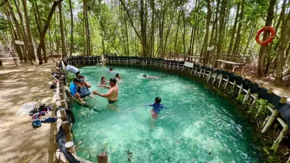 Los turistas cambiaron un pasadía en las playas por uno en los ojos de agua dulce Los turistas cambiaron un pasadía en las playas por uno en los ojos de agua dulce