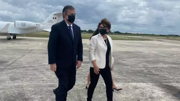 El canciller fue recibido por la secretaria General de Gobierno María Fritz Sierra El canciller fue recibido por la secretaria General de Gobierno María Fritz Sierra