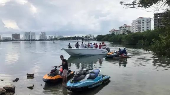 Los buzos se sumergirán en la Laguna Bojórquez para verificar si el desaparecido se hundió tras el accidente que tuvo en Cancún