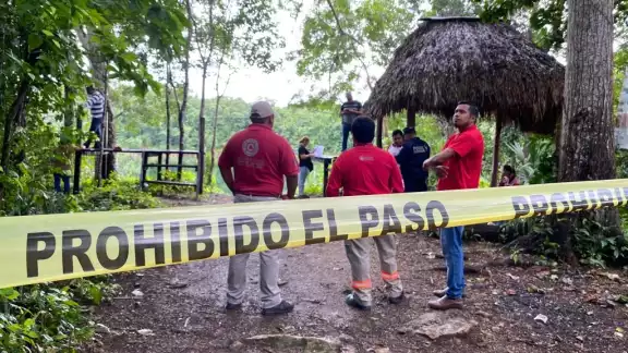 La zona del descubrimiento del cuerpo de un hombre en Carrillo Puerto fue acordonada para realizar las indagatorias correspondientes La zona del descubrimiento del cuerpo de un hombre en Carrillo Puerto fue acordonada para realizar las indagatorias correspondientes