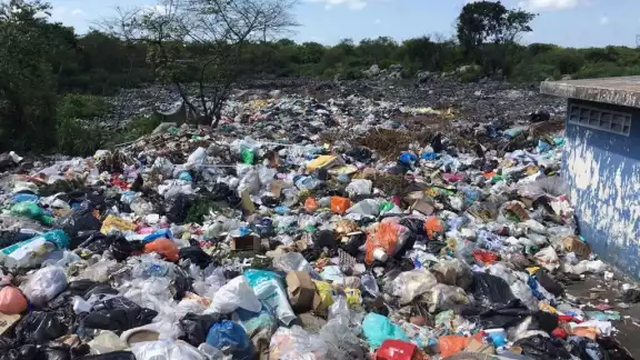 Trabajadoras reconocieron laborar en condiciones insalubres.