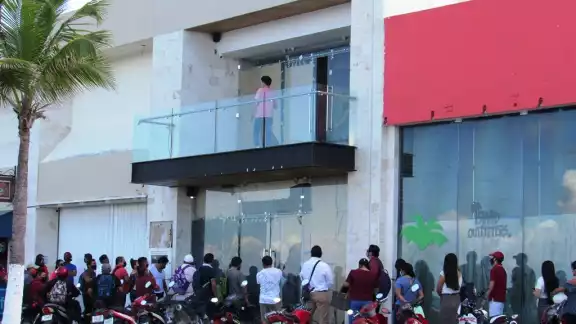 En Cozumel se registró aglomeración de personas durante una entrevista laboral