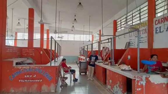 Varios están cerrados y no pueden ofrecerse, por estar en pleito. En la zona de comida, dos de los nueve locales no están abiertos.
Varios están cerrados y no pueden ofrecerse, por estar en pleito. En la zona de comida, dos de los nueve locales no están abiertos.