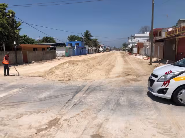 Los clientes no se pueden estacionar y las extensas polvaredas causan múltiples molestias