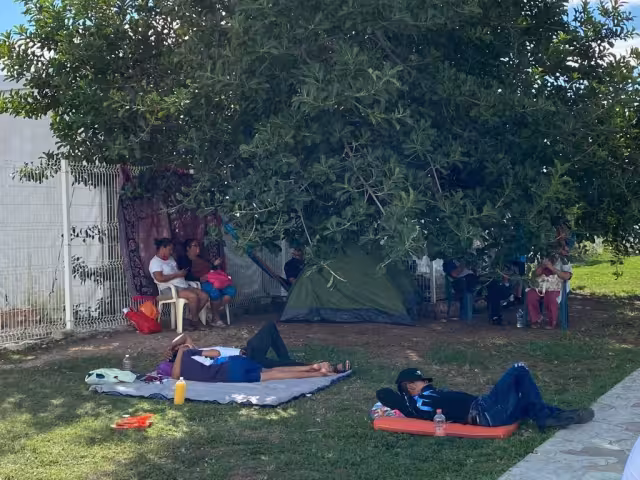 Las familias reprochan que solo dos veces al día dan información, a las 10 u 11 de la mañana dependiendo el área donde esté el paciente