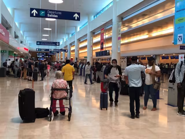 Algunas aerolíneas cancelaron los vuelos de llegada programados para este jueves al aeropuerto de Cancún