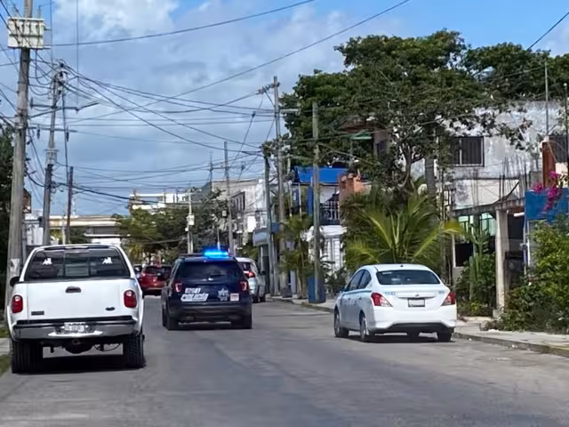 Delincuentes amenazan con mensajes a comerciantes y agentes policiacos en Playa del Carmen