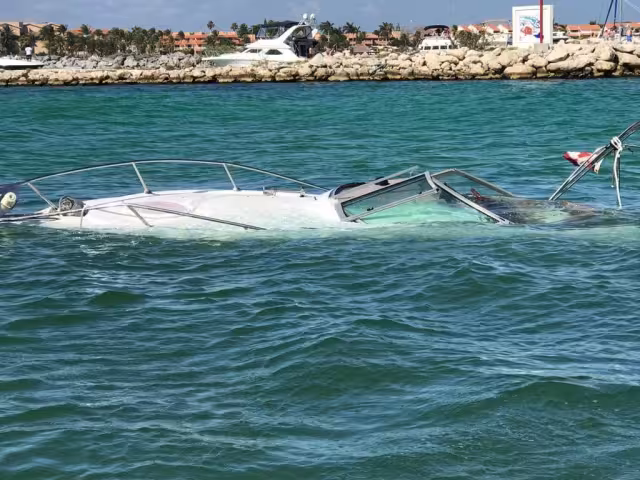 Rescatan embarcación en Puerto Aventuras