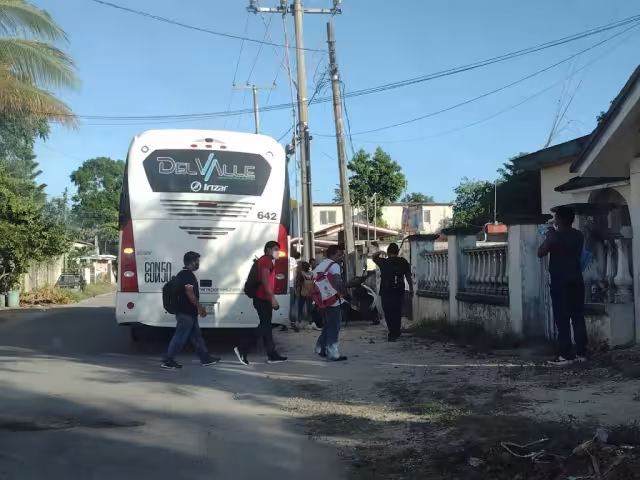 Ante el repunte de casos de COVID-19 en el norte de Quintana Roo, las empresas han impuesto la vacunación como requisito