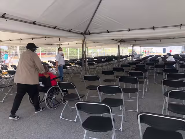 Adultos mayores no acuden a vacunarse contra el COVID-19 en Cancún