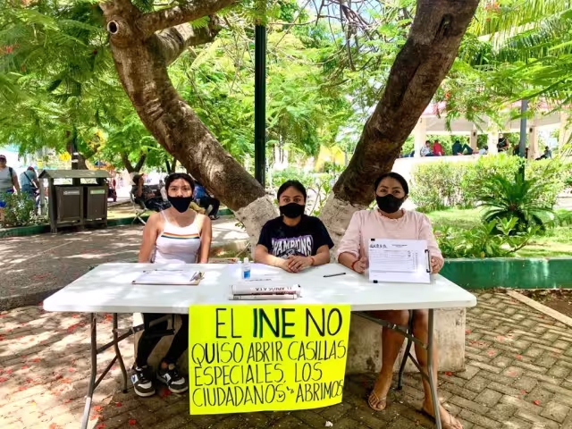 En reacción, un grupo de mujeres instaló su propia mesa en el parque Dos Aguas