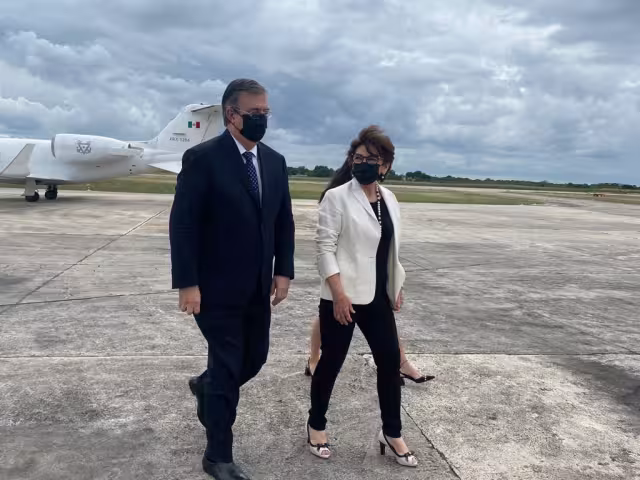 El canciller fue recibido por la secretaria General de Gobierno María Fritz Sierra