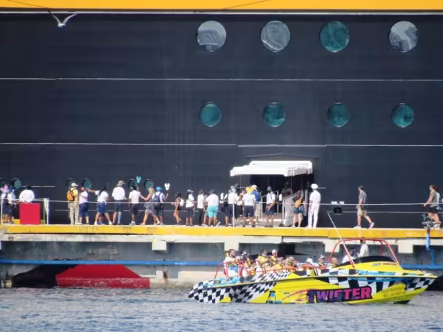 En los últimos días, se movilizan hasta seis mil cruceristas, pero no se ve presencia de autoridades sanitarias de Cozumel o de Q.Roo