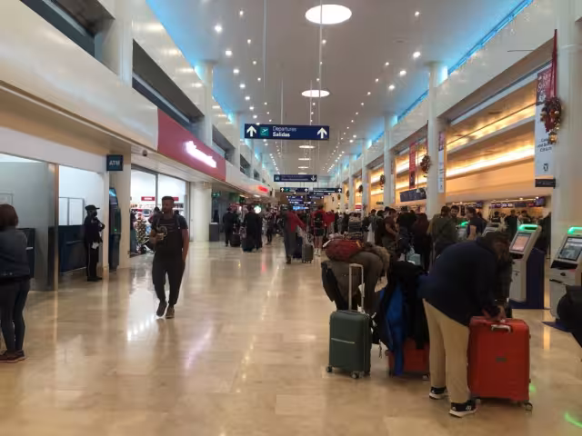 La bomba gélida en Estados Unidos ha causado afectaciones en el aeropuerto de Cancún