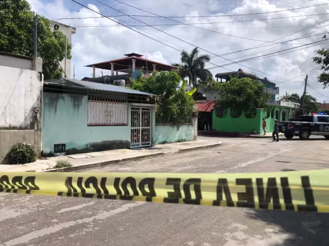 Balean fachada de casa en Cancún