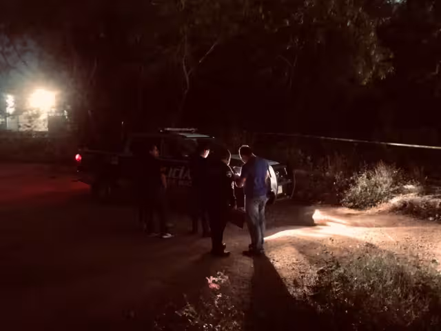 El cuerpo presentaba signos de violencia y tenía las manos amarradas