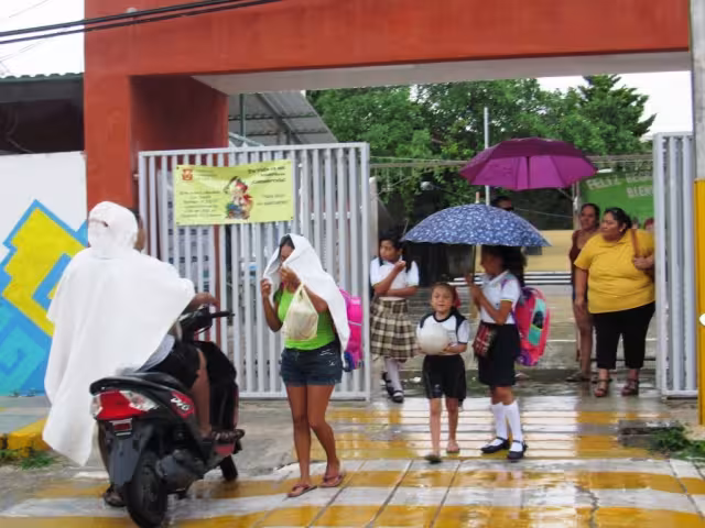 Docentes y administrativos no podrán tener el control de grupos grandes de nivel básico