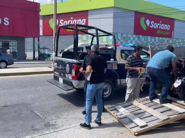 Se vío como subían a camionetas de mudanzas pantallas, motocicletas, electrodomésticos y otros muebles