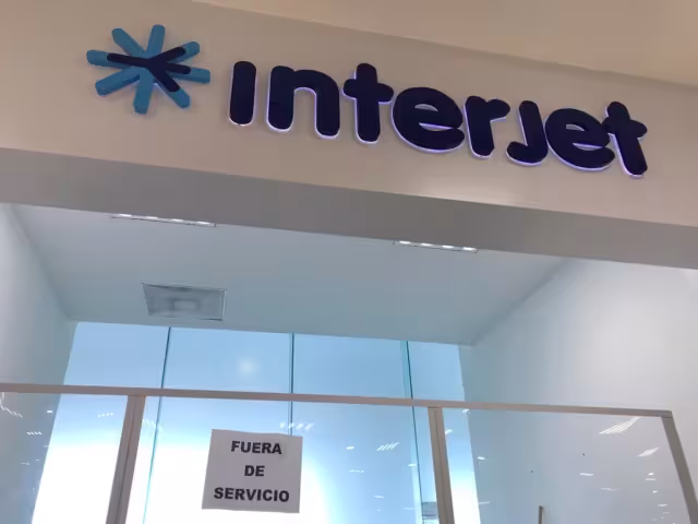 La medida fue tomada directamente por la aerolínea, al no lograr resolver sus problemas internos y económicos