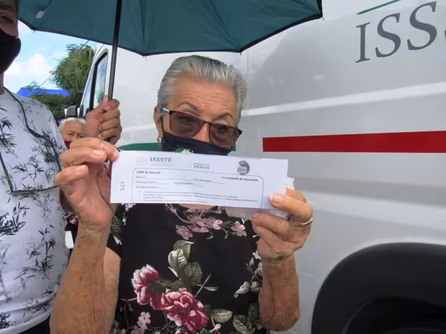 Abuelitos de Cozumel logran recibir su vacuna contra el COVID-19