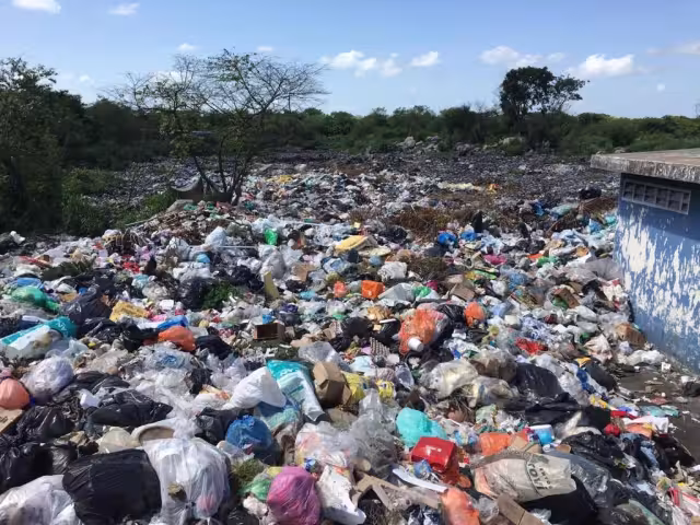 Trabajadoras reconocieron laborar en condiciones insalubres.