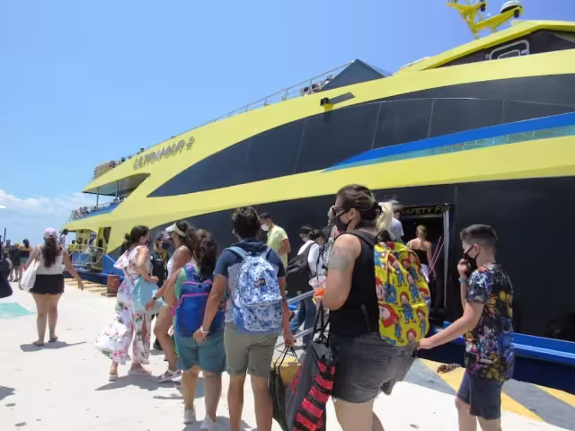 Autoridades locales son tibias a pesar de la ola de contagios por COVID-19