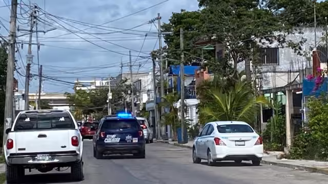 Delincuentes amenazan con mensajes a comerciantes y agentes policiacos en Playa del Carmen