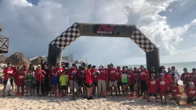 Varias personas se sumaron al primer rally de limpieza y detección de metales con tecnología