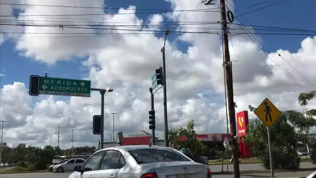 La falla en semáforos de Cancún pone en peligro la vida de los automovilistas