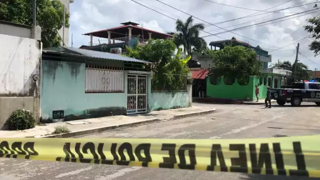 Balean fachada de casa en Cancún