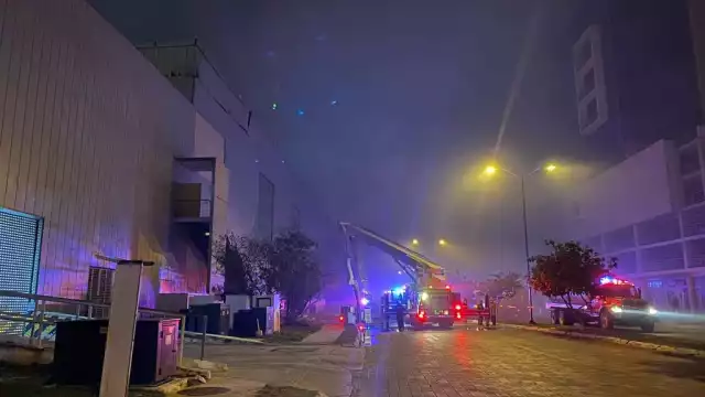 El fuego solamente consumió las salas del Cinépolis de Plaza Altabrisa de Mérida