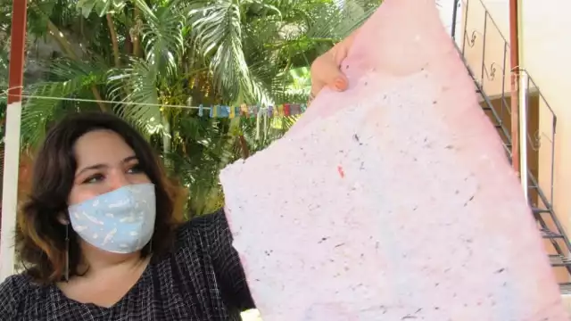 Victoria Curiel Morfin, creadora de innovadoras libretas recicladas con sargazo