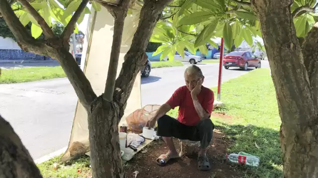 El abuelito de 78 años vive solo luego de la muerte de su esposa
