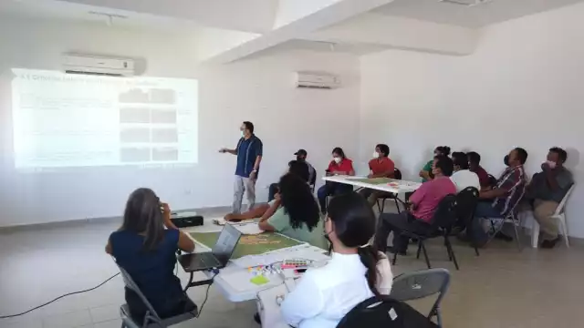 Personal de Fonatur presentó al Ayuntamiento de Escárcega un programa que incluye los efectos de la llegada del Tren Maya